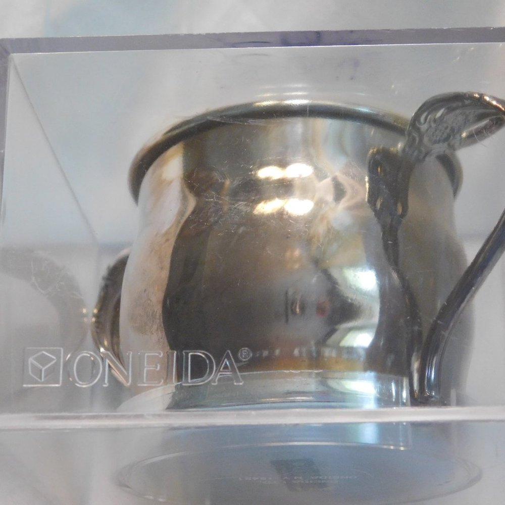 ONEIDA SILVER PLATED BABY CUP WITH LID VINTAGE